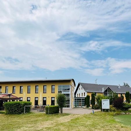 Jested Golf Restaurace A Penzion Svetla pod Jestedem Eksteriør bilde