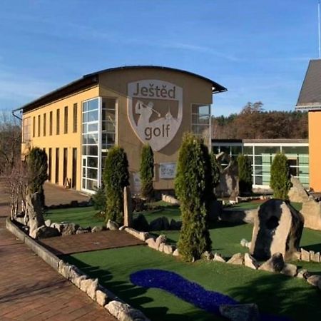 Jested Golf Restaurace A Penzion Svetla pod Jestedem Eksteriør bilde