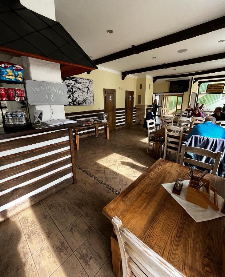 Jested Golf Restaurace A Penzion Svetla pod Jestedem Eksteriør bilde