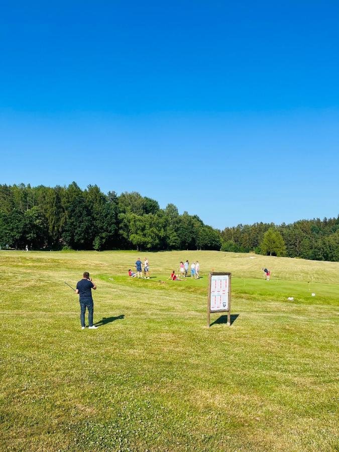 Jested Golf Restaurace A Penzion Svetla pod Jestedem Eksteriør bilde